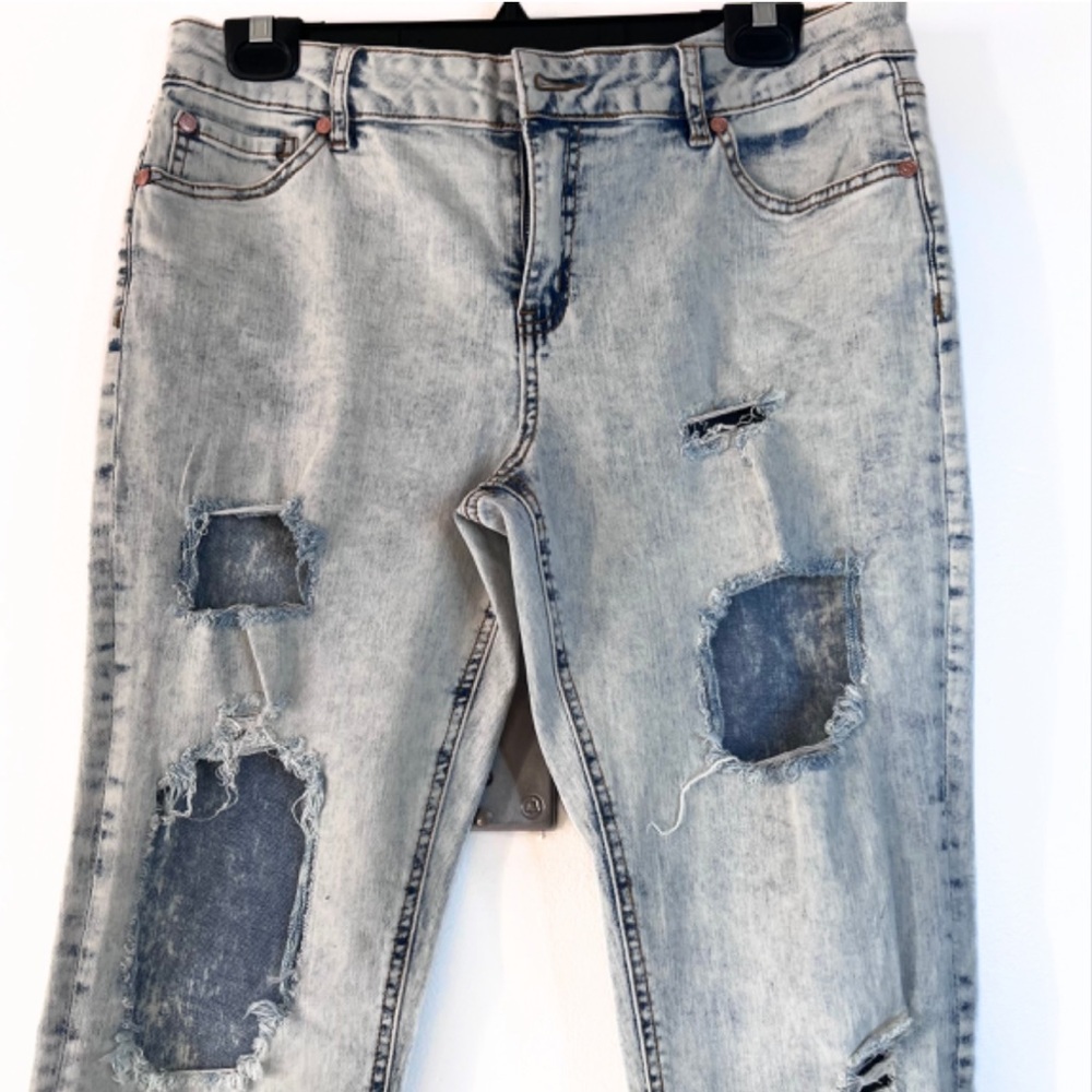 Light wash Distressed straight leg Jeans - size 12 - Picture 7 of 9